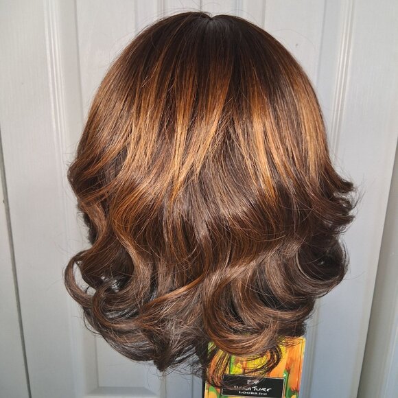 Short Wavy Synthetic Blossom Wig Daily Highlights Bangs Curly Light Dark Brown - Picture 4 of 9
